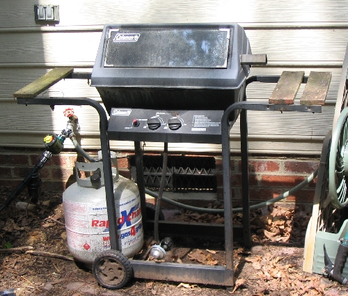 The gas grill before being refurbished. Looks ugly.