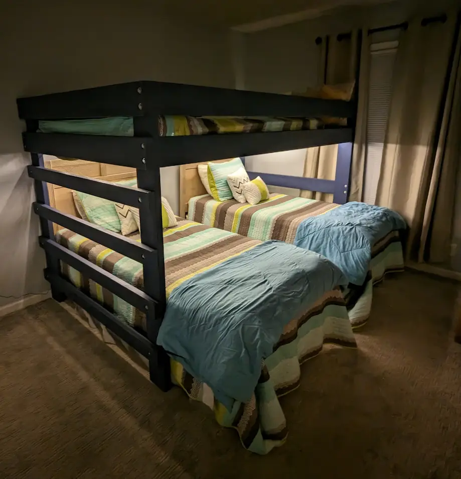 The full size bunkbed sits over two twin beds.